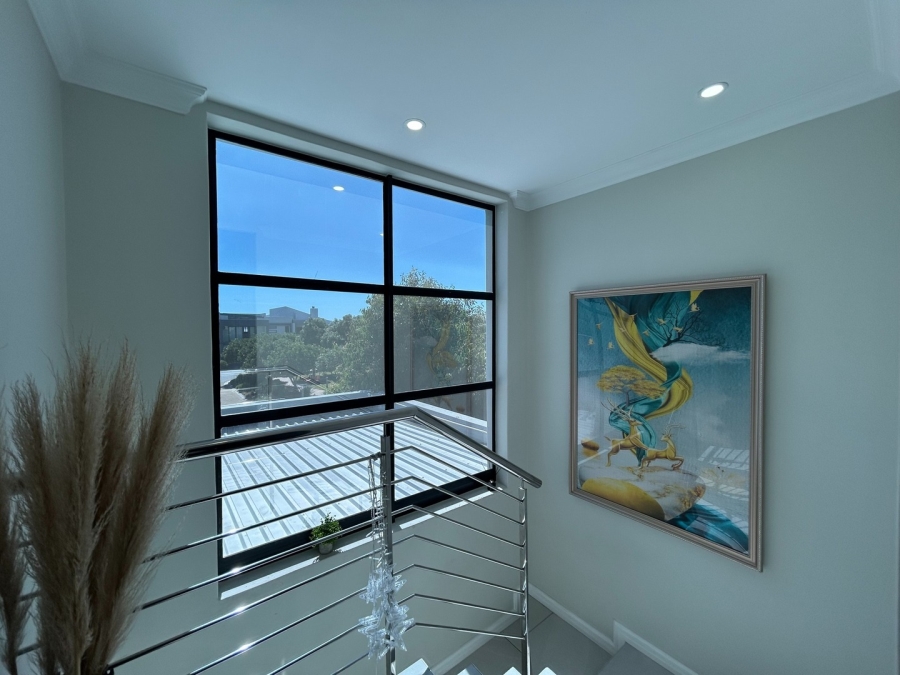 To Let 4 Bedroom Property for Rent in Sandown Western Cape